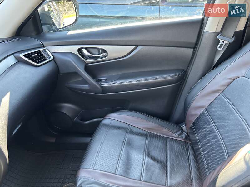 Внедорожник / Кроссовер Nissan Rogue 2015 в Самборе