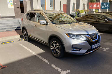 Внедорожник / Кроссовер Nissan Rogue 2017 в Луцке