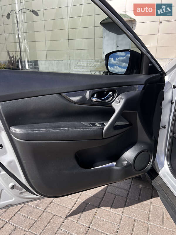 Позашляховик / Кросовер Nissan Rogue 2017 в Києві