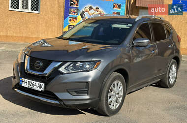Внедорожник / Кроссовер Nissan Rogue 2018 в 