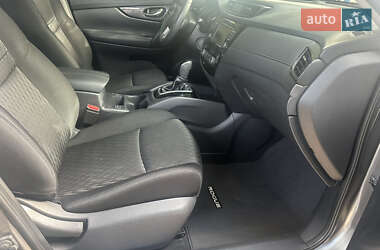 Внедорожник / Кроссовер Nissan Rogue 2018 в 