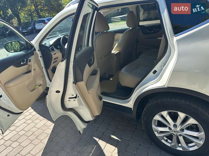 Внедорожник / Кроссовер Nissan Rogue 2016 в Надворной