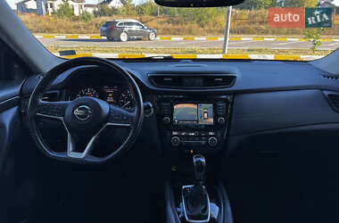 Внедорожник / Кроссовер Nissan Rogue 2018 в 