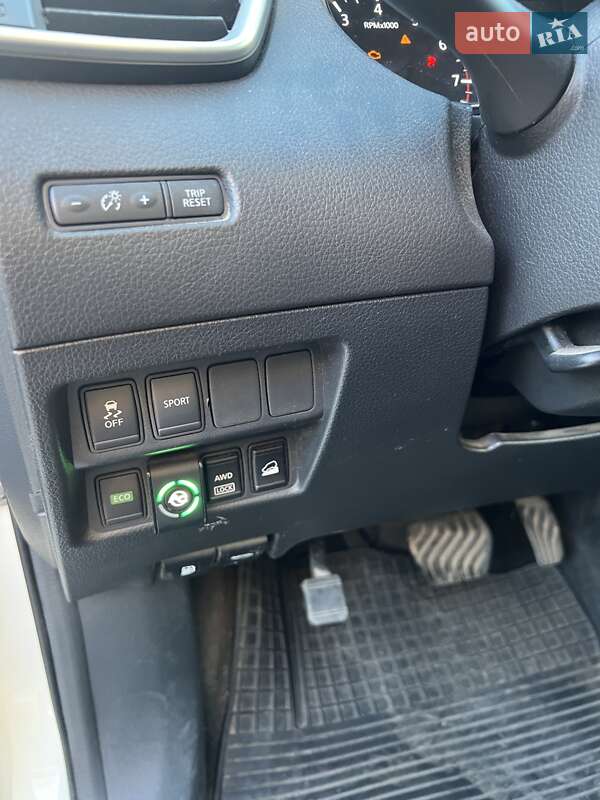 Внедорожник / Кроссовер Nissan Rogue 2014 в Каневе