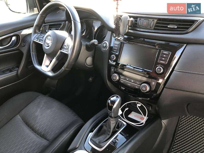 Внедорожник / Кроссовер Nissan Rogue 2018 в Хмельницком