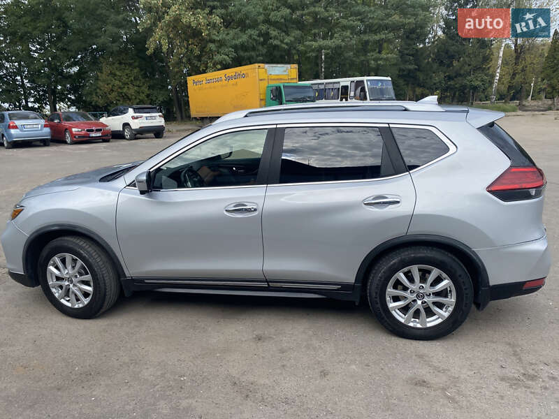 Внедорожник / Кроссовер Nissan Rogue 2017 в Львове
