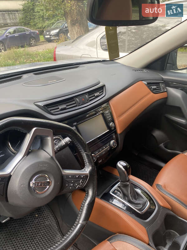 Внедорожник / Кроссовер Nissan Rogue 2017 в Львове