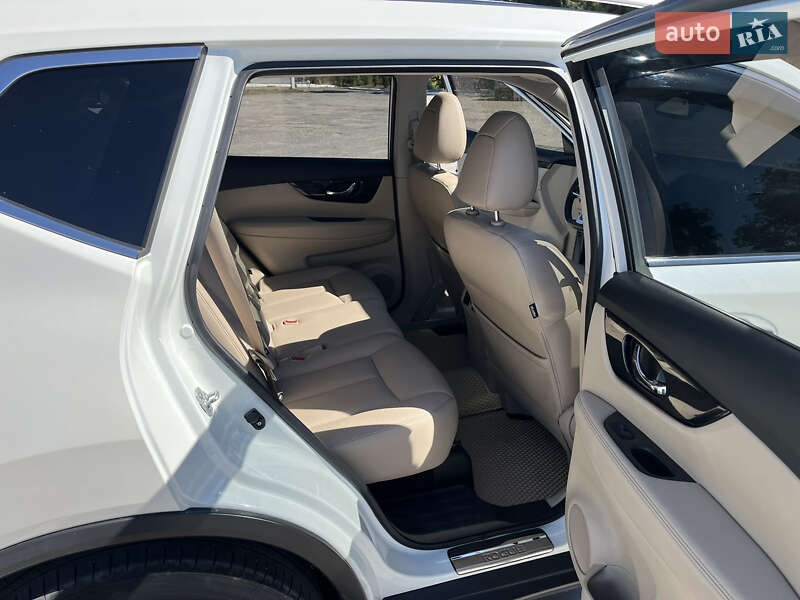 Внедорожник / Кроссовер Nissan Rogue 2016 в Киеве