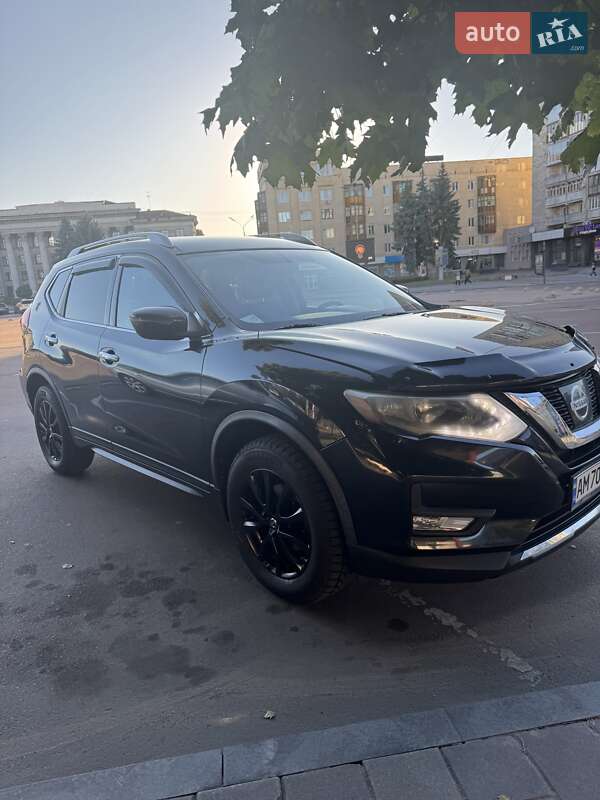 Внедорожник / Кроссовер Nissan Rogue 2017 в Житомире