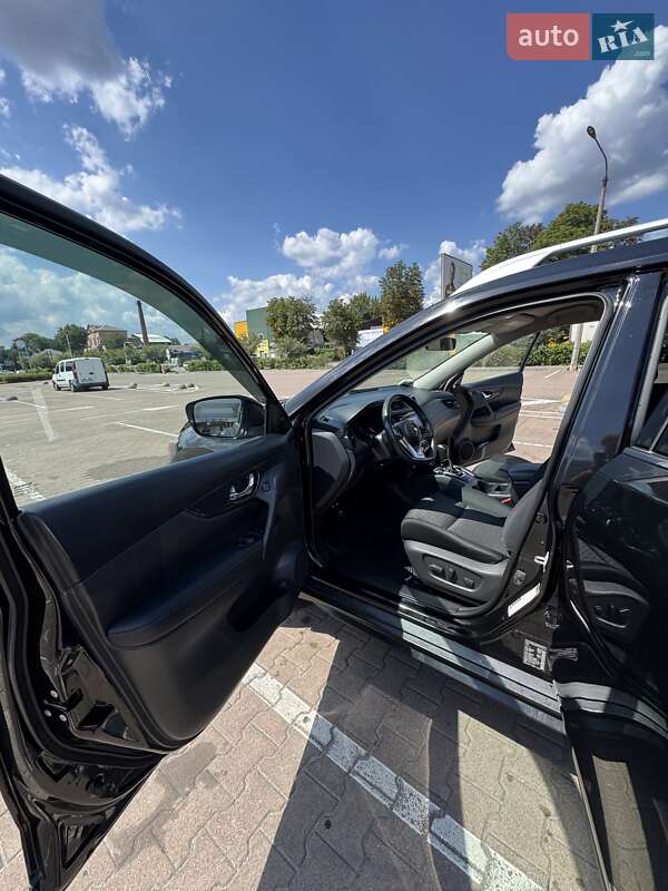 Внедорожник / Кроссовер Nissan Rogue 2017 в Житомире