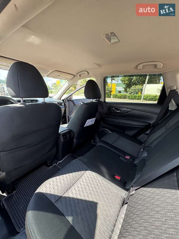 Внедорожник / Кроссовер Nissan Rogue 2017 в Житомире