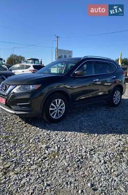 Внедорожник / Кроссовер Nissan Rogue 2017 в Львове
