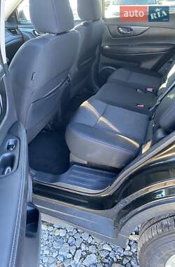 Внедорожник / Кроссовер Nissan Rogue 2017 в 