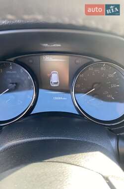 Внедорожник / Кроссовер Nissan Rogue 2017 в 