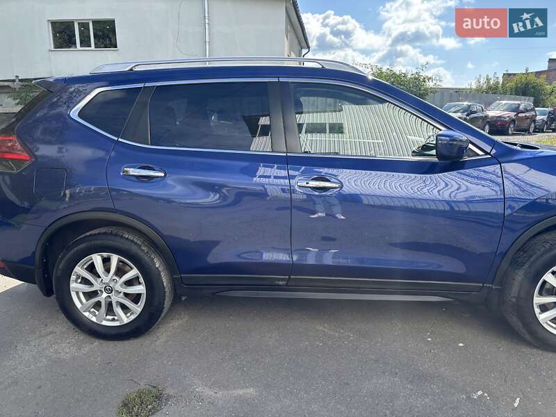 Внедорожник / Кроссовер Nissan Rogue 2017 в Хмельницком