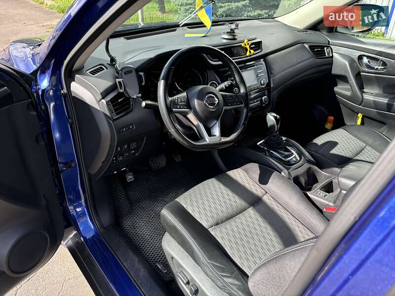 Внедорожник / Кроссовер Nissan Rogue 2017 в Хмельницком