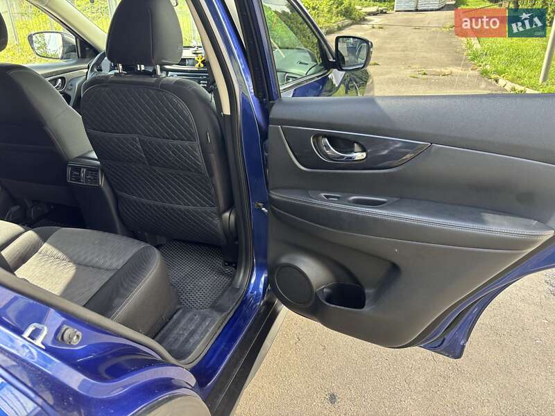 Внедорожник / Кроссовер Nissan Rogue 2017 в Хмельницком