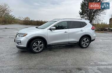 Внедорожник / Кроссовер Nissan Rogue 2017 в Козельце