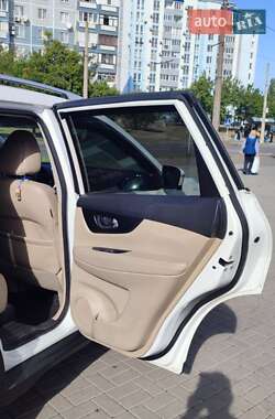 Внедорожник / Кроссовер Nissan Rogue 2015 в 