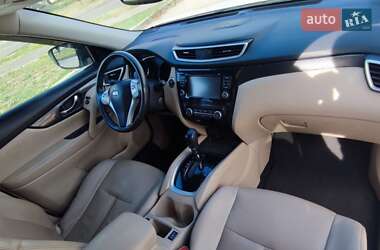 Внедорожник / Кроссовер Nissan Rogue 2015 в 