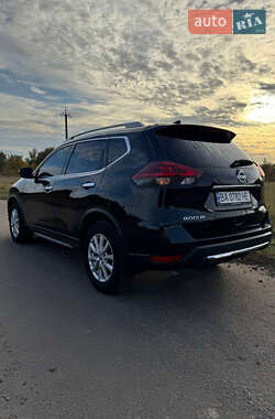 Внедорожник / Кроссовер Nissan Rogue 2017 в 