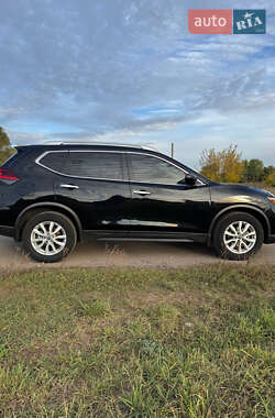 Внедорожник / Кроссовер Nissan Rogue 2017 в 