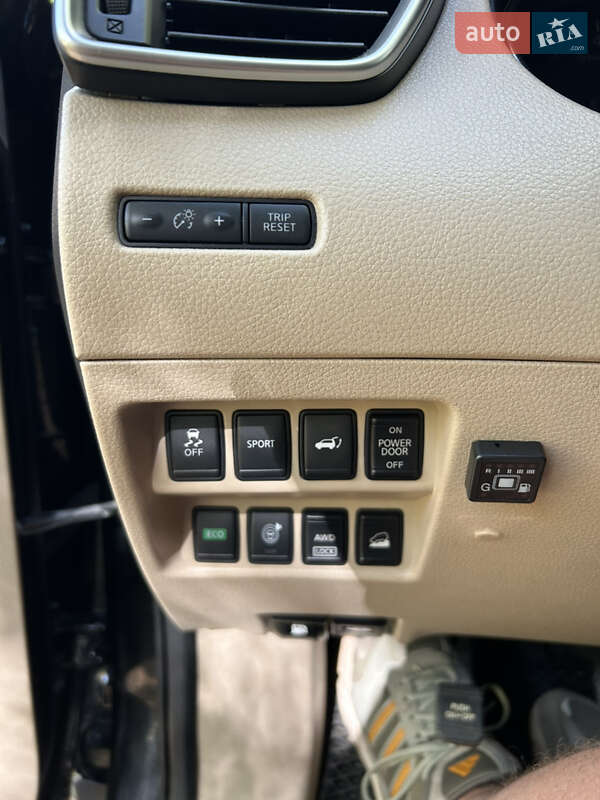 Внедорожник / Кроссовер Nissan Rogue 2016 в Лубнах