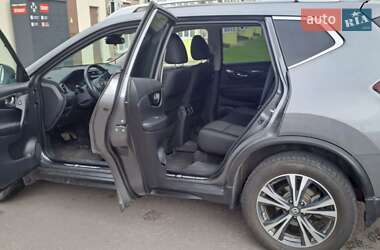 Внедорожник / Кроссовер Nissan Rogue 2019 в 