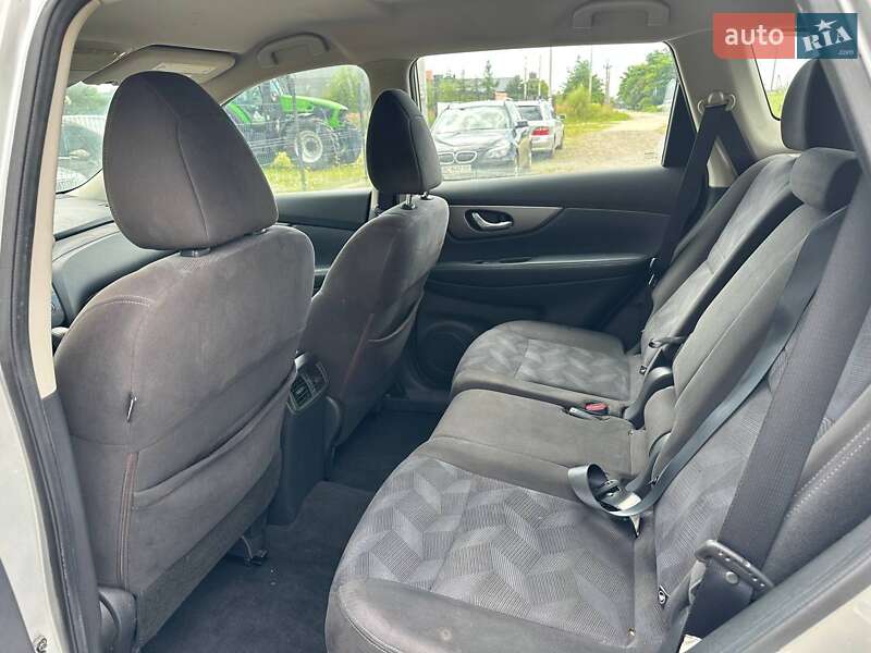 Внедорожник / Кроссовер Nissan Rogue 2015 в Львове