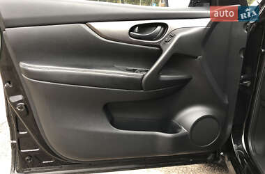Внедорожник / Кроссовер Nissan Rogue 2018 в 