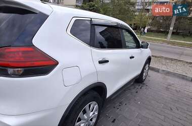 Позашляховик / Кросовер Nissan Rogue 2017 в Кам'янському