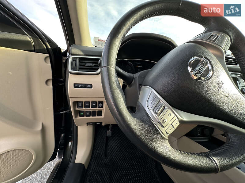 Внедорожник / Кроссовер Nissan Rogue 2015 в Львове