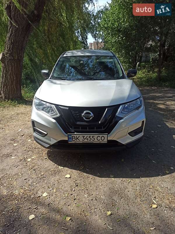 Внедорожник / Кроссовер Nissan Rogue 2016 в Ровно
