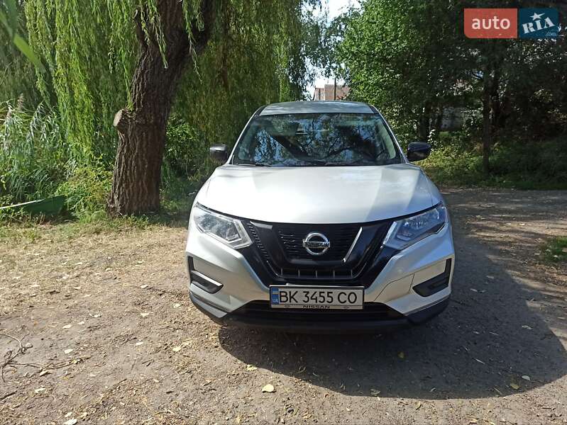 Внедорожник / Кроссовер Nissan Rogue 2016 в Ровно