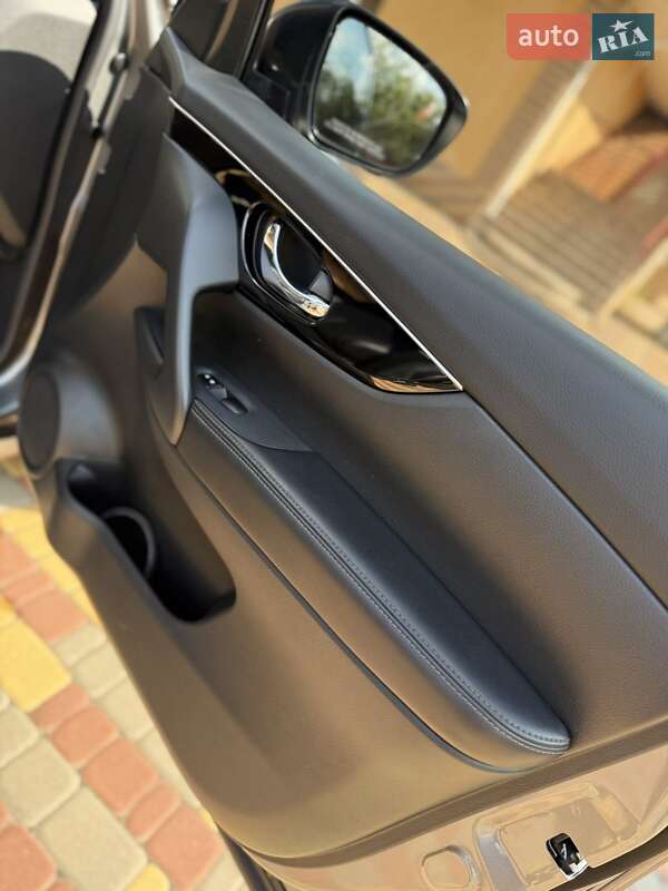 Позашляховик / Кросовер Nissan Rogue 2018 в Києві