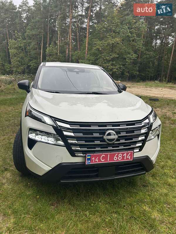 Внедорожник / Кроссовер Nissan Rogue 2024 в Львове