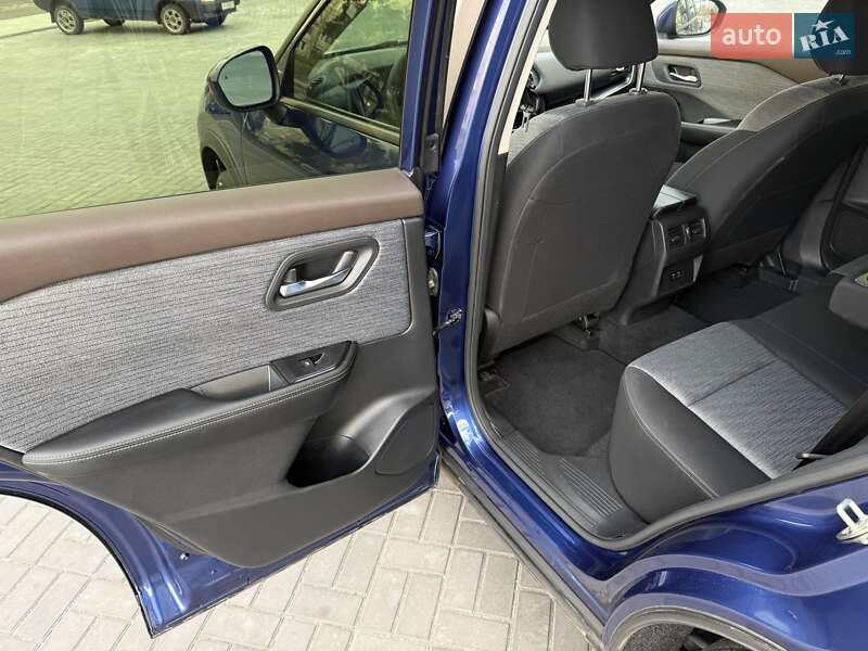 Позашляховик / Кросовер Nissan Rogue 2023 в Дніпрі