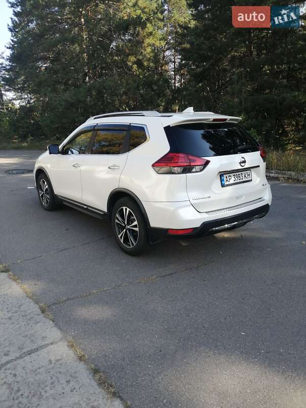 Позашляховик / Кросовер Nissan Rogue 2017 в Горішніх Плавнях