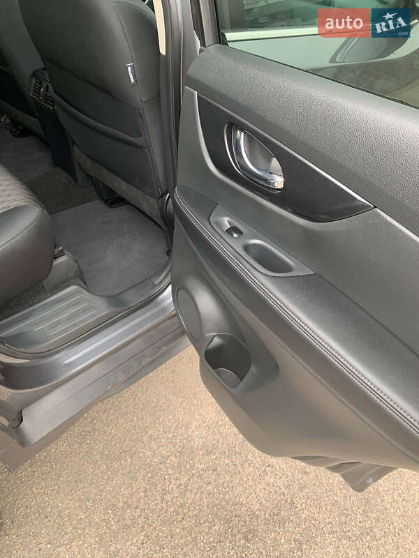 Позашляховик / Кросовер Nissan Rogue 2017 в Кривому Розі