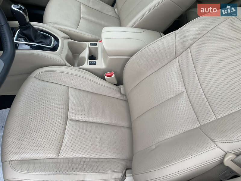 Внедорожник / Кроссовер Nissan Rogue 2017 в Кременчуге