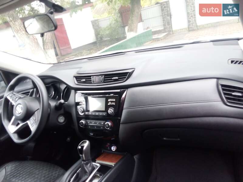 Позашляховик / Кросовер Nissan Rogue 2017 в Шполі