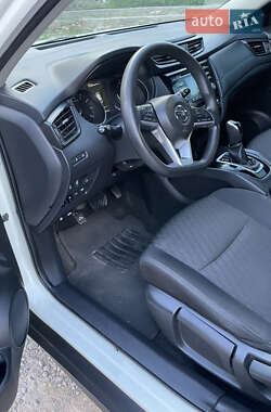 Внедорожник / Кроссовер Nissan Rogue 2017 в 