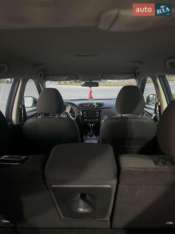 Внедорожник / Кроссовер Nissan Rogue 2017 в Сокале