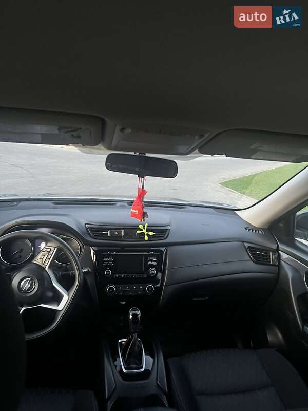 Внедорожник / Кроссовер Nissan Rogue 2017 в Сокале