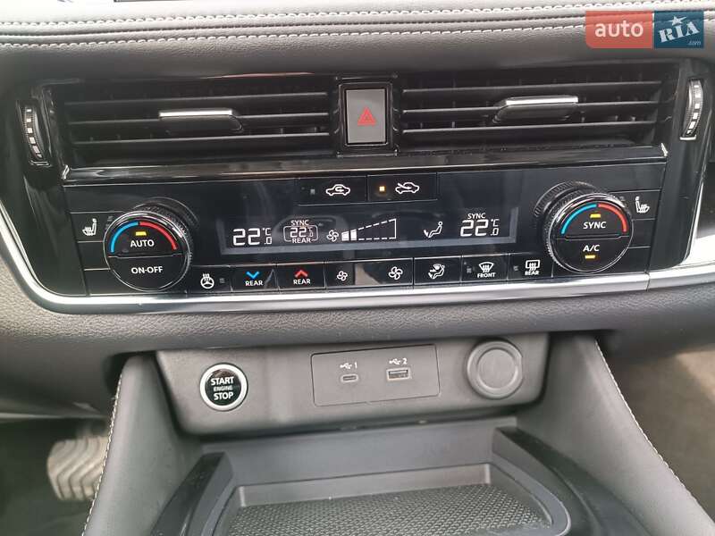 Позашляховик / Кросовер Nissan Rogue 2023 в Києві