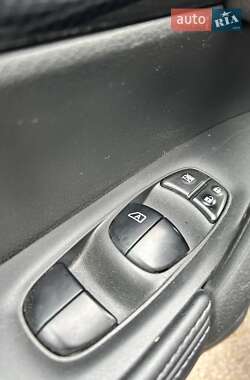Внедорожник / Кроссовер Nissan Rogue 2017 в 