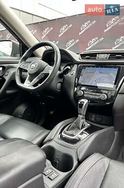 Внедорожник / Кроссовер Nissan Rogue 2017 в 