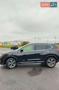 Внедорожник / Кроссовер Nissan Rogue 2018 в 