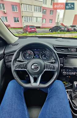 Внедорожник / Кроссовер Nissan Rogue 2018 в 