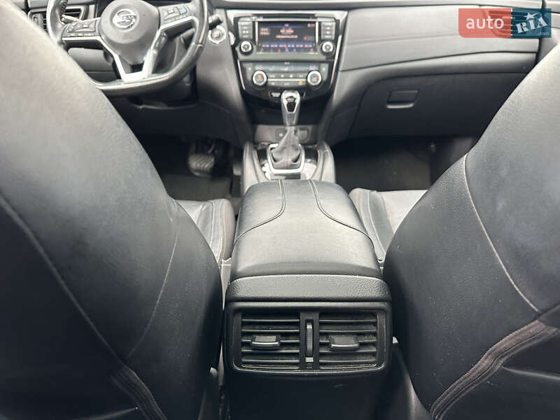 Позашляховик / Кросовер Nissan Rogue 2018 в Києві
